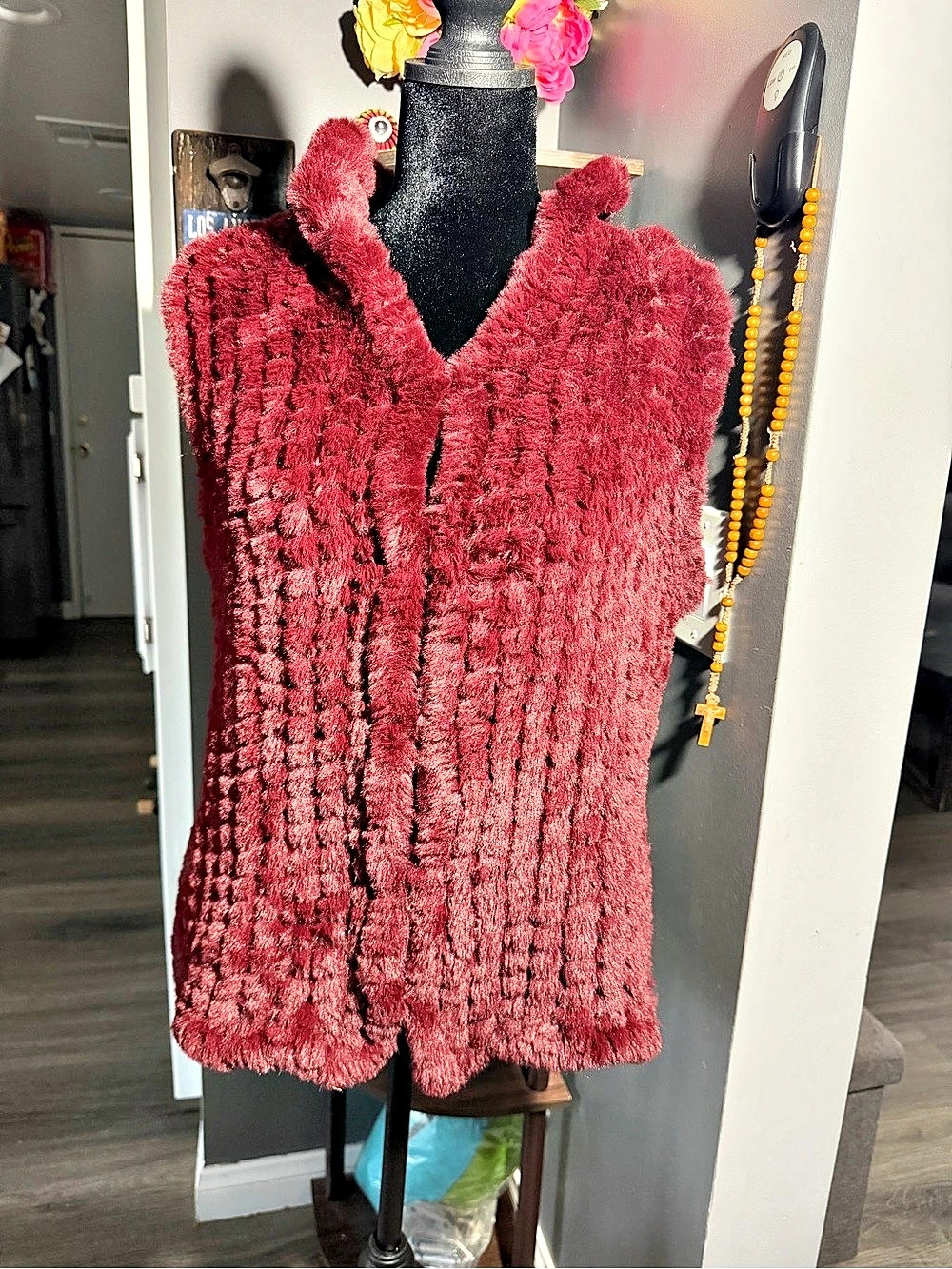 Aqua Faux Fur Vest in Red Size Small Like New